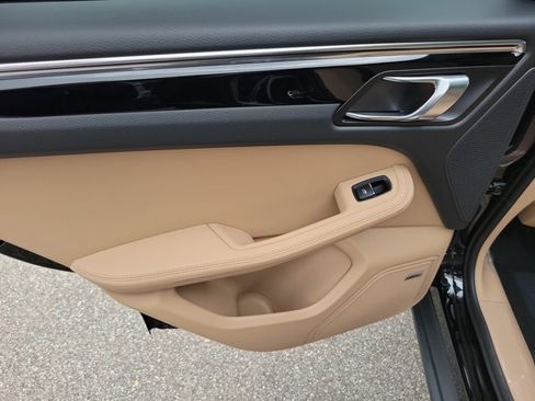 New 2026 Porsche Macan image 21