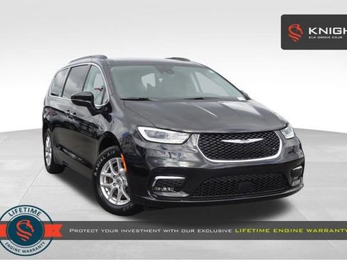 Used 2022 Chrysler Pacifica Touring-L image 1