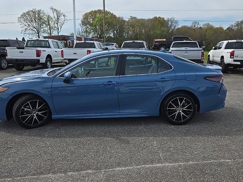 Used 2024 Toyota Camry SE image 5