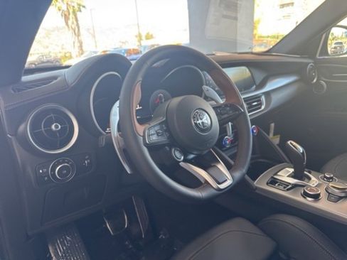 New 2025 Alfa Romeo Stelvio Sprint image 6