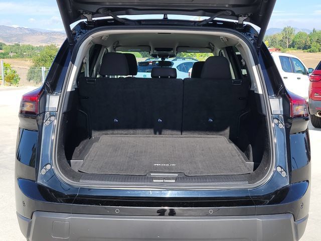 Used 2025 Nissan Rogue SV AWD/4WD image 12