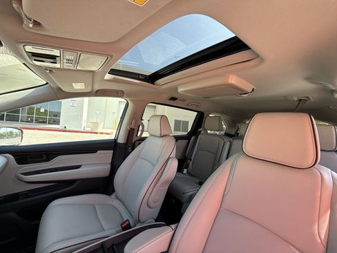 Used 2026 Honda Odyssey Touring image 16