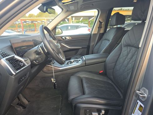 Used 2025 BMW X7 xDrive40i AWD/4WD image 3