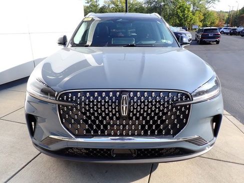 New 2025 Lincoln Aviator Reserve w/ Luxury Package image 9