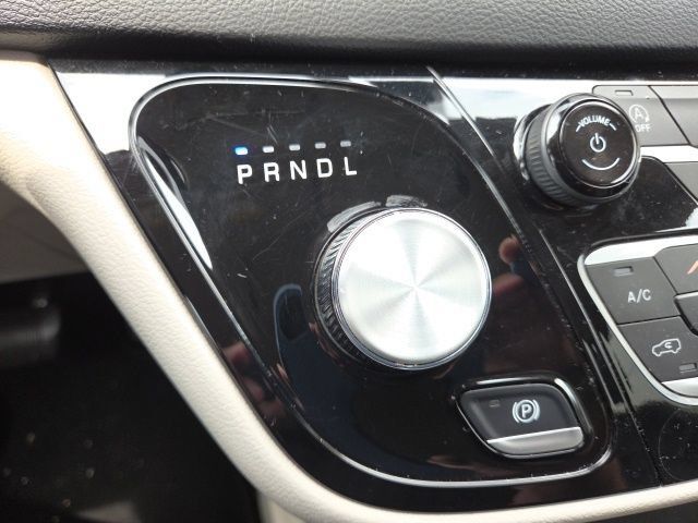 Used 2023 Chrysler Pacifica Touring-L FWD image 34