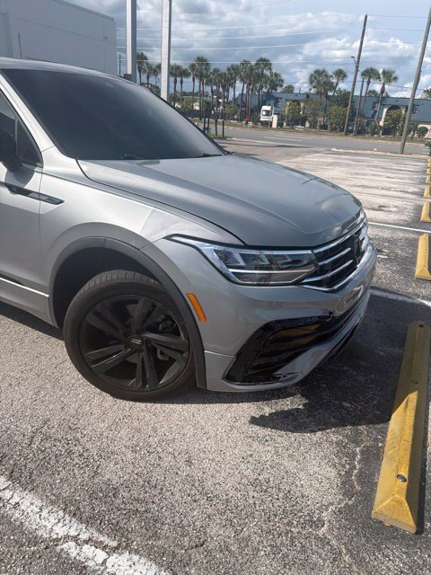 Used 2023 Volkswagen Tiguan SE R-Line FWD image 3