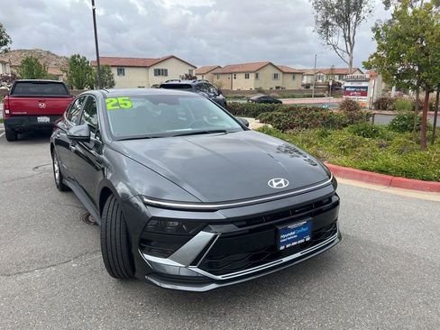 Certified 2025 Hyundai Sonata SE FWD image 1