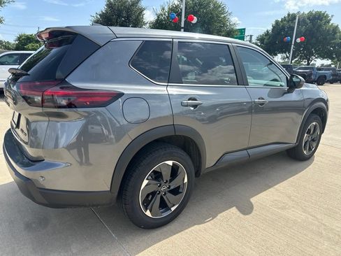 Used 2024 Nissan Rogue SV AWD/4WD image 9