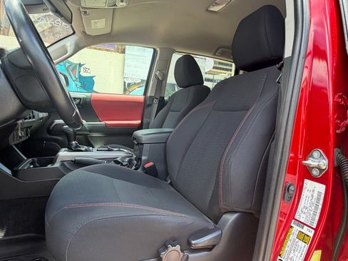 Used 2019 Toyota Tacoma SR5 RWD image 12