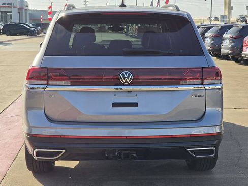Used 2025 Volkswagen Atlas SE AWD/4WD image 8
