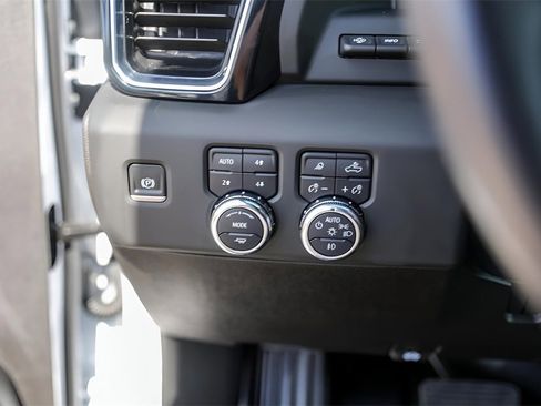 Used 2025 GMC Sierra 3500 Denali Ultimate image 18