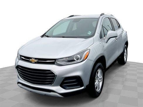 Used 2018 Chevrolet Trax LT w/ LT Convenience Package image 1