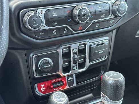 Used 2022 Jeep Gladiator Mojave w/ Trailer Tow Package image 20