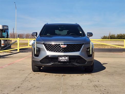Used 2024 Cadillac XT4 Premium Luxury image 2