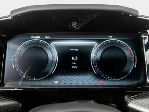 Used 2025 Aston Martin V8 Vantage Coupe image 36