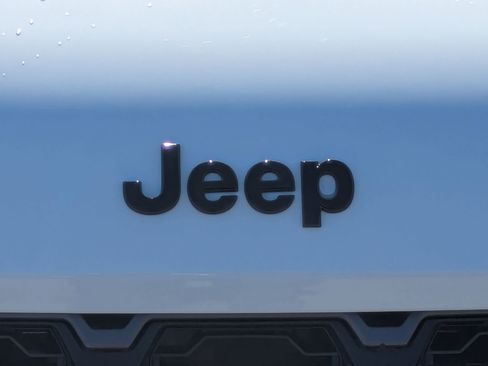 New 2026 Jeep Grand Cherokee Altitude AWD/4WD image 30
