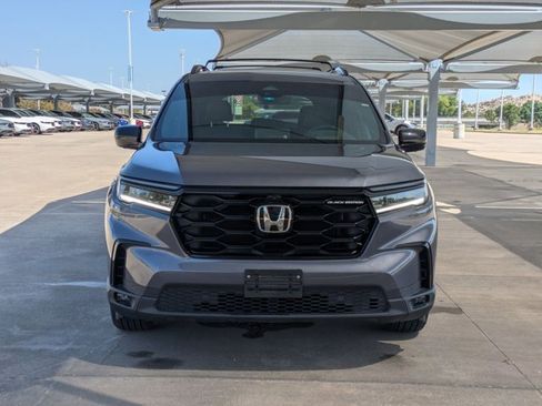 Used 2025 Honda Pilot Black Edition image 2