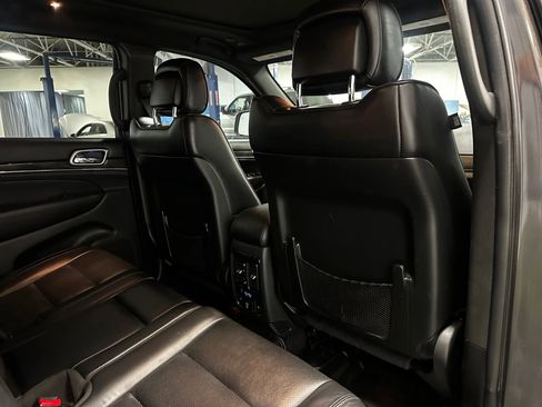 Used 2018 Jeep Grand Cherokee Overland AWD/4WD image 18