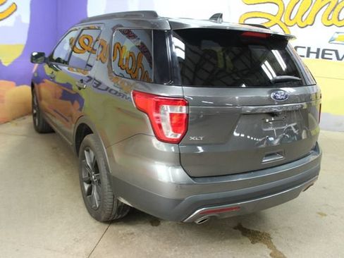 Used 2017 Ford Explorer XLT w/ XLT Technology Feature Bundle FWD image 6