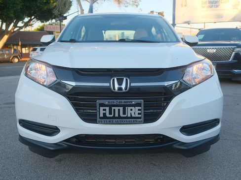 Used 2017 Honda HR-V LX image 2