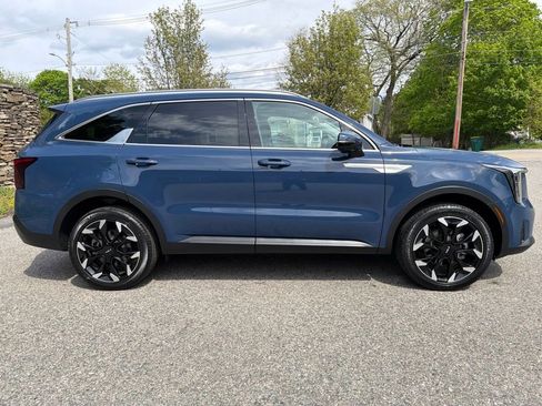 Used 2025 Kia Sorento EX w/ Panoramic Sunroof Package AWD/4WD image 6