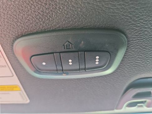 Used 2022 Jeep Wrangler Unlimited Sahara AWD/4WD image 32