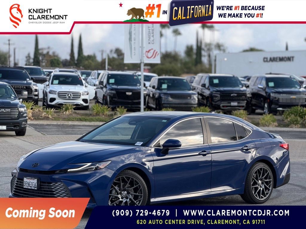 Used 2025 Toyota Camry XLE FWD image 1