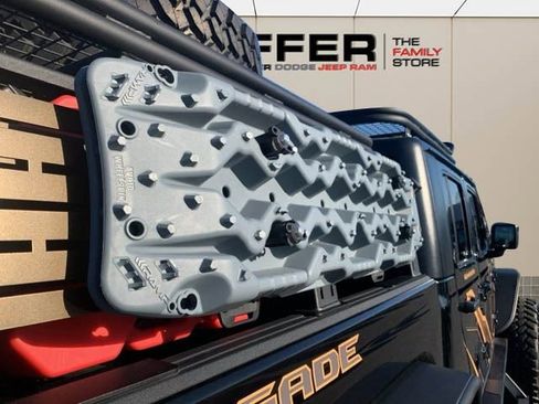 Used 2023 Jeep Gladiator Willys image 32