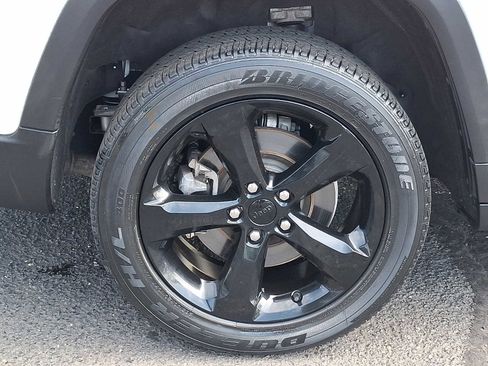 Used 2022 Jeep Grand Cherokee L Laredo AWD/4WD image 7