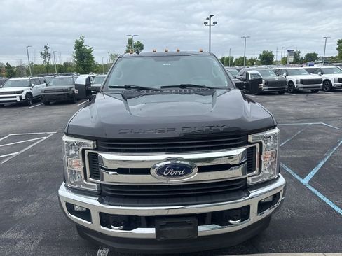 Used 2019 Ford F250 XLT w/ XLT Premium Package AWD/4WD image 2