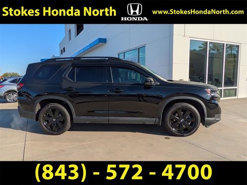Certified 2025 Honda Pilot Black Edition image 3
