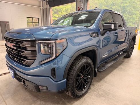 Used 2024 GMC Sierra 1500 Elevation w/ Elevation Premium Package AWD/4WD image 5