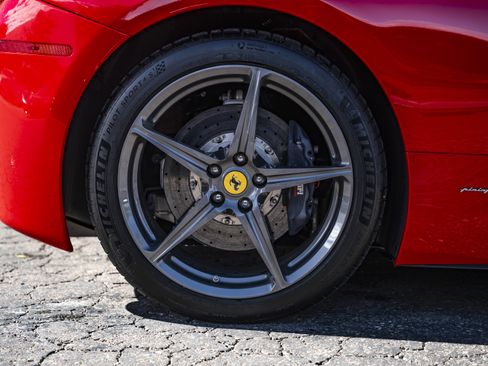 Used 2014 Ferrari 458 Spider image 15