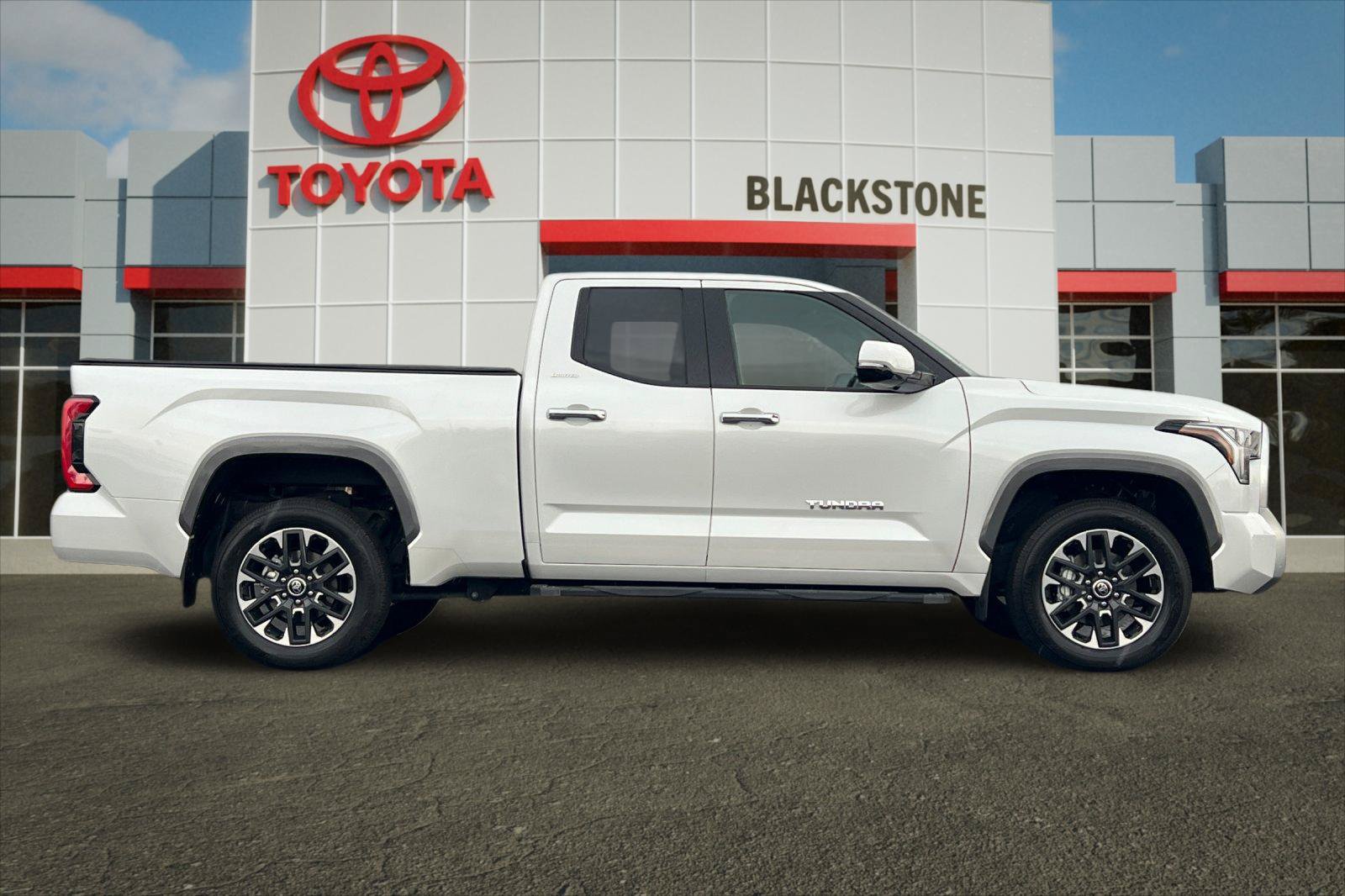 Used 2024 Toyota Tundra Limited AWD/4WD image 2