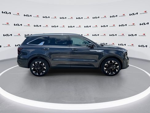 Certified 2025 Kia Sorento SX FWD image 9