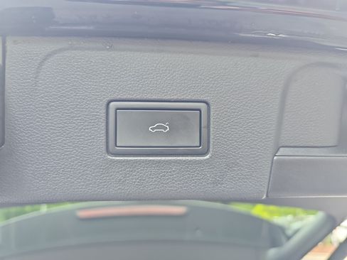 Certified 2024 Volkswagen Atlas SE FWD image 14