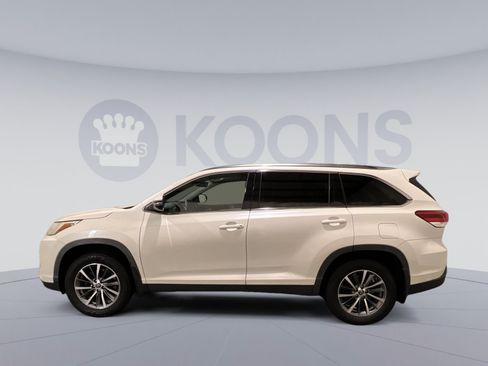 Used 2019 Toyota Highlander XLE AWD/4WD image 7