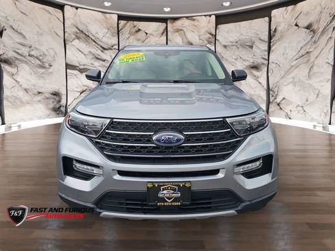 Used 2023 Ford Explorer XLT w/ Equipment Group 202A AWD/4WD image 3