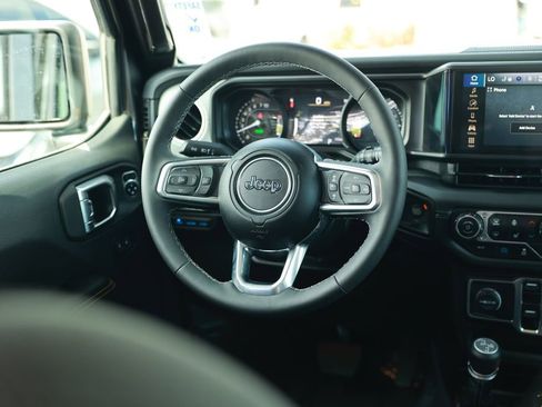 Used 2025 Jeep Wrangler Unlimited Sahara w/ Safety Group AWD/4WD image 27