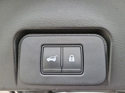Used 2022 Nissan Rogue SL w/ SL Premium Package FWD image 9