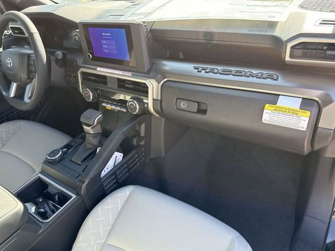 Used 2025 Toyota Tacoma SR5 AWD/4WD image 11