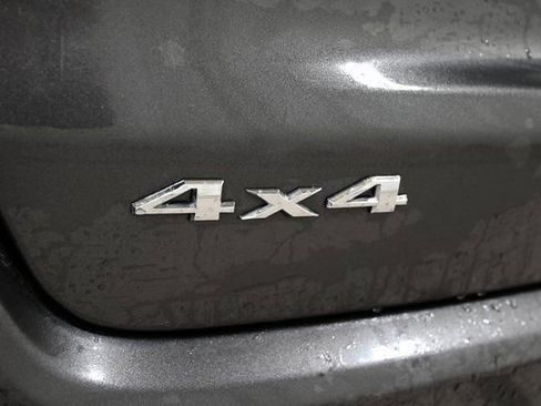 Used 2024 Jeep Compass Latitude image 18