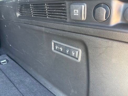Certified 2024 Jeep Wagoneer L Series II RWD image 32