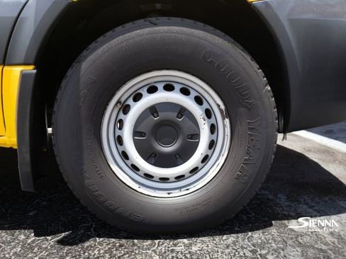 Used 2014 Freightliner Sprinter 2500 image 24