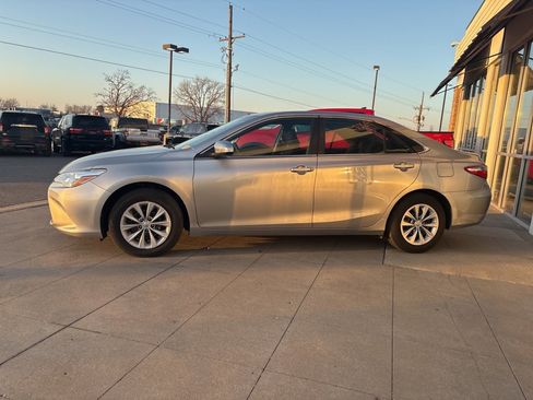 Used 2015 Toyota Camry LE image 5