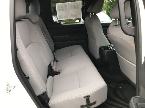 Certified 2024 Toyota Tacoma SR5 AWD/4WD image 28