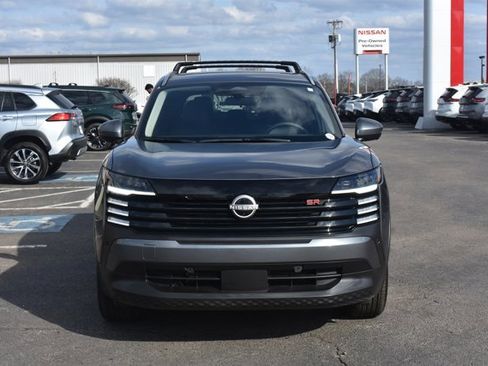 Used 2025 Nissan Kicks SR image 2