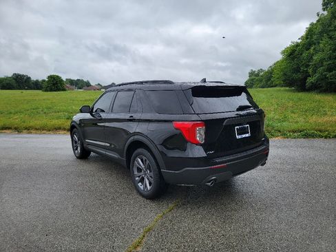 Used 2022 Ford Explorer XLT w/ Equipment Group 202A AWD/4WD image 6
