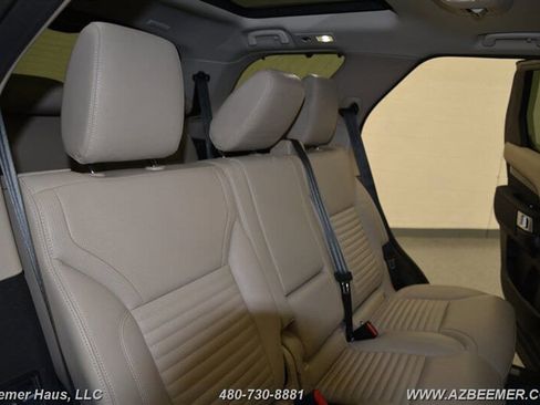 Used 2022 Land Rover Discovery S image 24