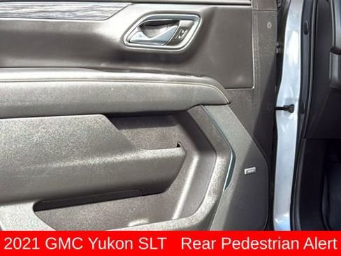 Used 2021 GMC Yukon SLT w/ SLT Premium Package image 23